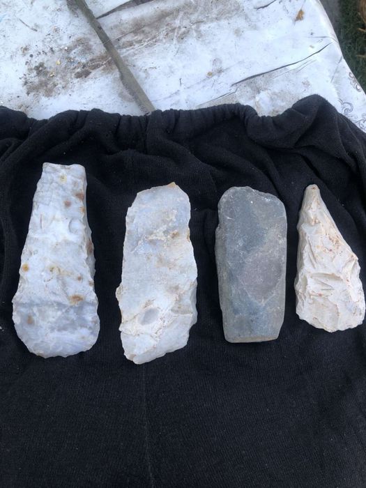 Камʼяні топори древні