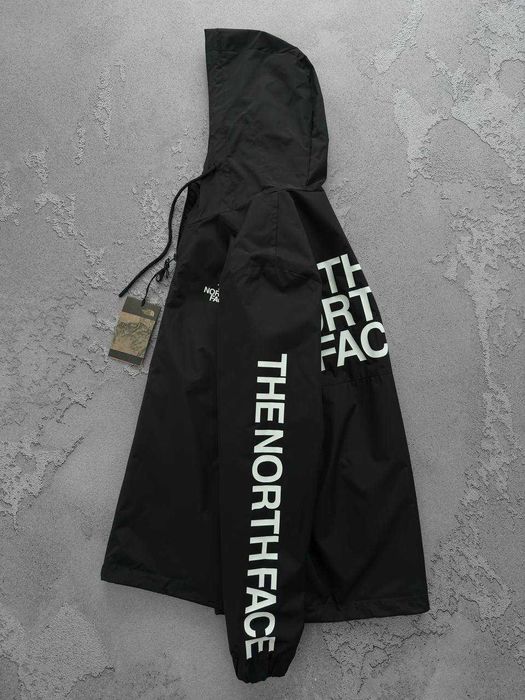 Чоловіча вітровка The North Face чорна Куртка Зе Норт Фейс з капюшоном