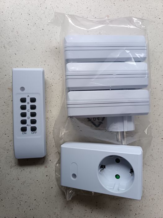 4nowe gniazda sterowane+pilot,darnowa przesyłka do paczkomatu