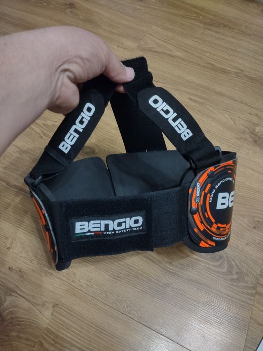 Kamizelka ochronna na żebra firmy Bengio