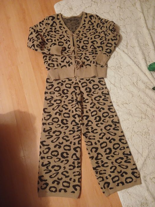 Теплий леопардовий костюмчик
