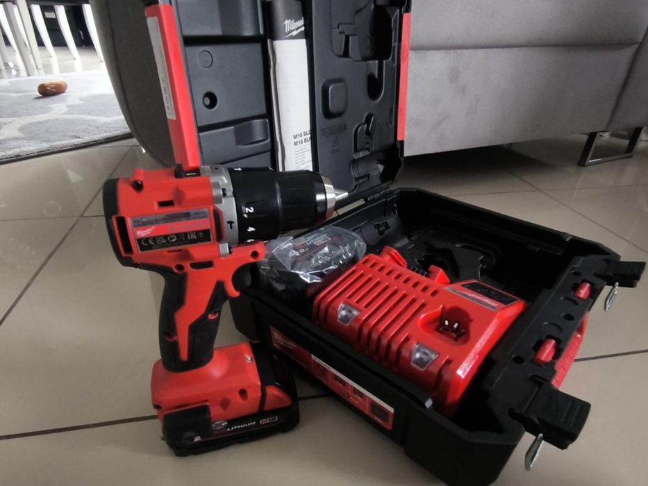 Wkrętarka MILWAWKEE M18 BLPDRC- 422C nowa