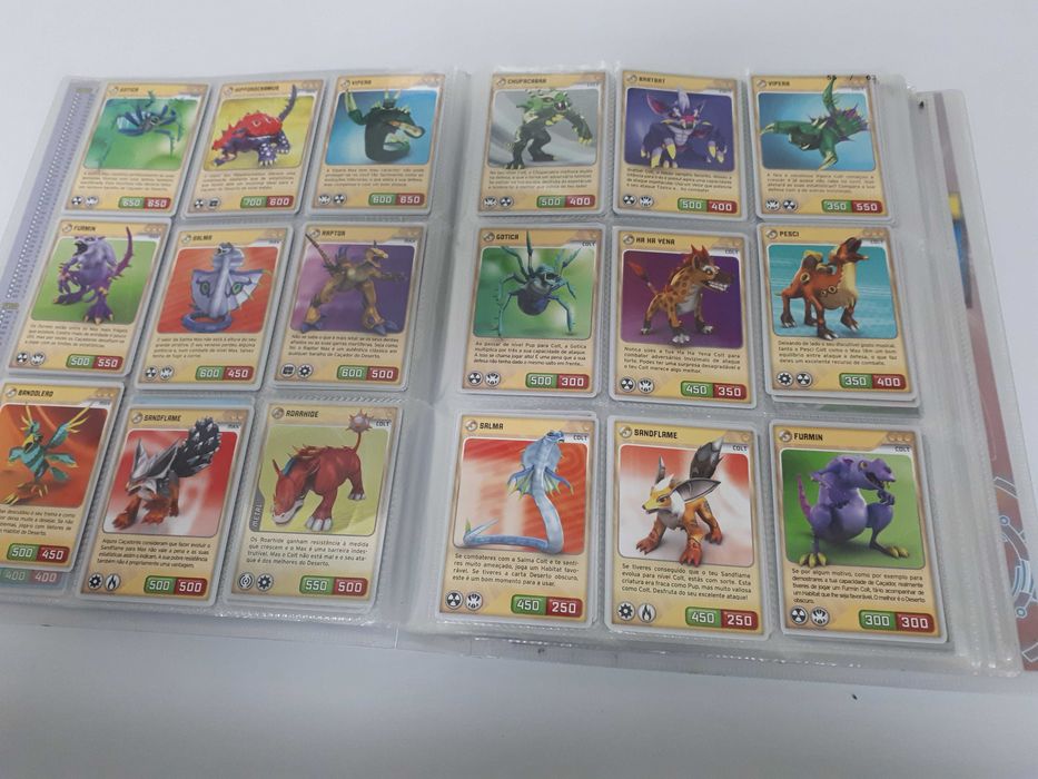 Jogo de cartas colecionáveis INVIZIMALS