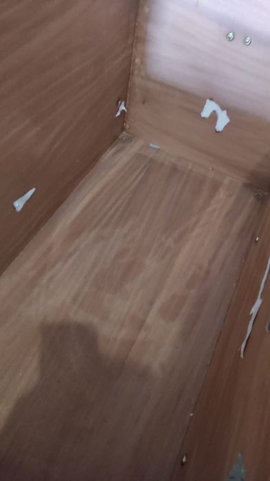 Baú com pegas em metal