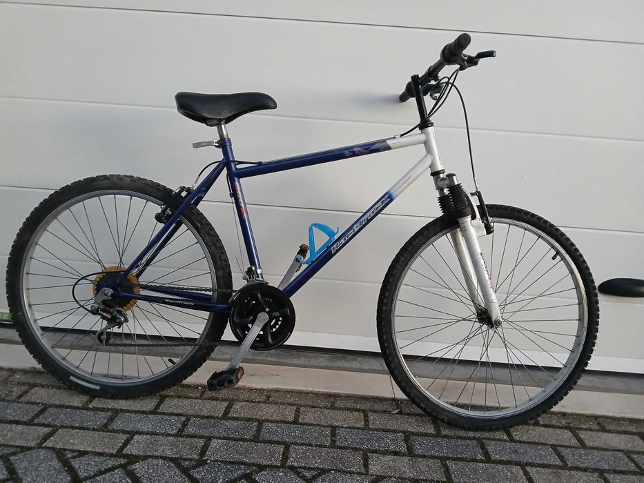 Bicicleta com amortecedores em bom estado