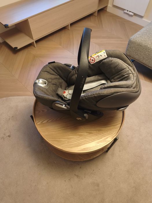 Fotelik Cybex Cloud Q dla dzieci z bazą