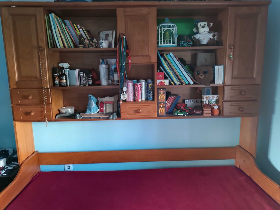 Cama de solteiro com gavetão/ estúdio em madeira