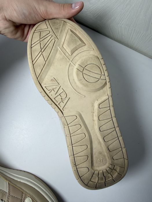 Кросівки ZARA у гарному стані