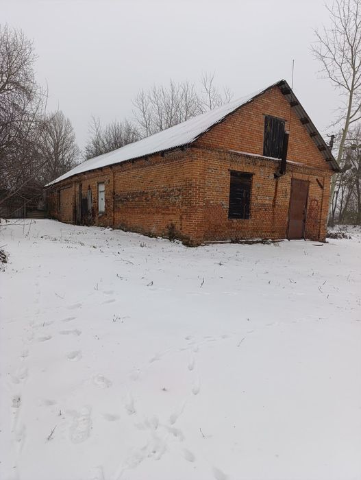 Продам приміщення в центрі села