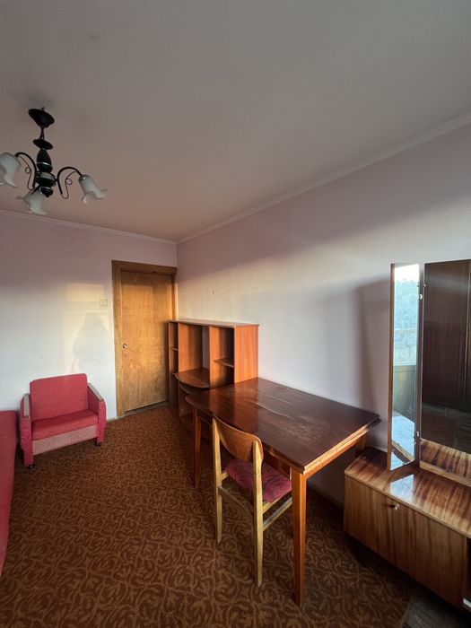 Ізольована кімната для дівчини