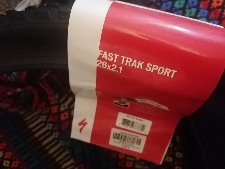 Vendo pneus fast track Novos