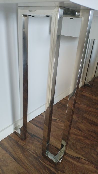 Aparador com peças de decoração (opcional)