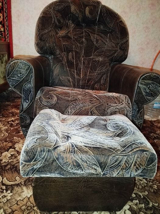 Польское кресло с пуфом велюр+винил кожа