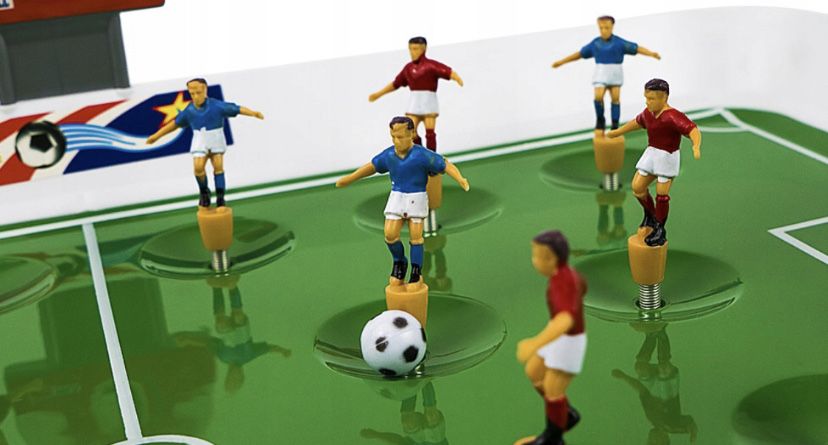 Piłkarzyki sprężynowe gra piłka nożna
