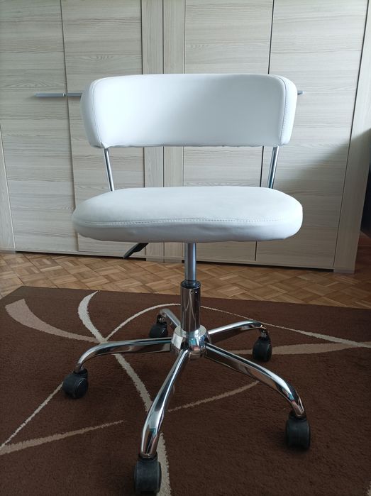 Krzesło biurowe białe