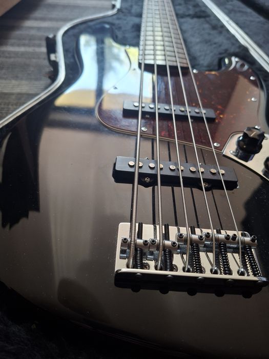 Fender Jazz Bass V
