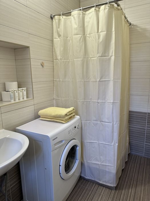 ЛАД — кв.-студія в центрі