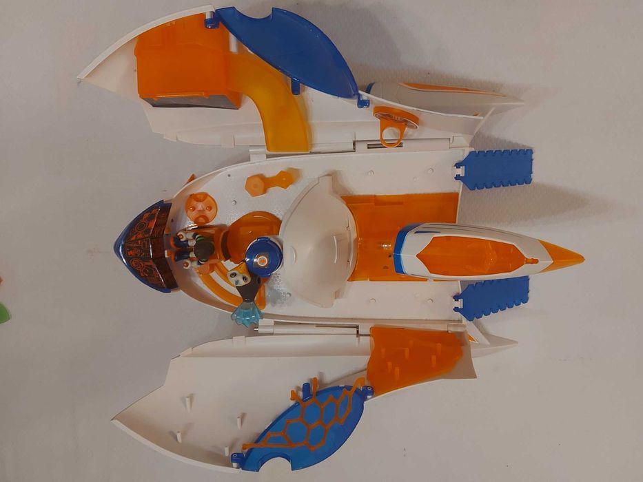 Miles from the Future Series: Spaceship + 2 Characters64564244024961123