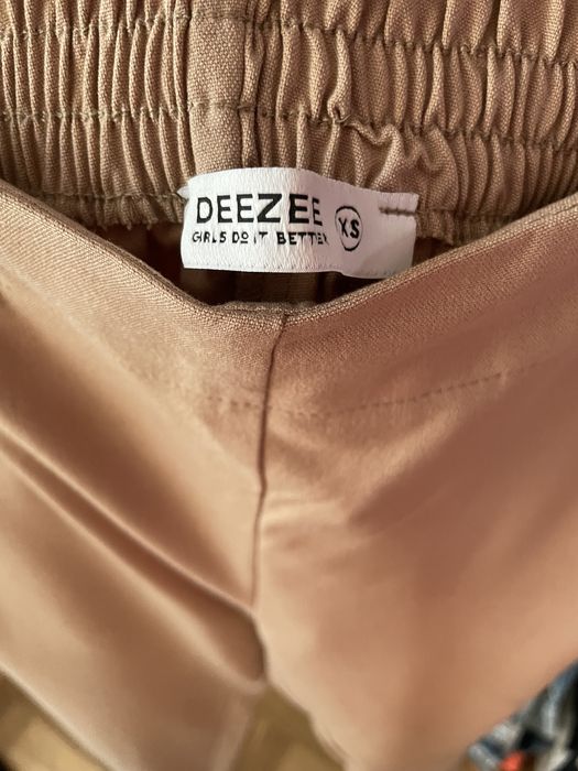 Beżowe spodnie dopasowane XS 34 Deeze