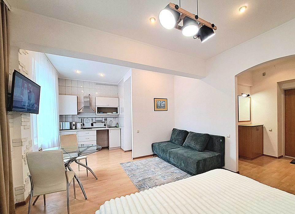 Центр! Смарагдова студія на Дарвіна , біля метро, ТРЦ Никольский