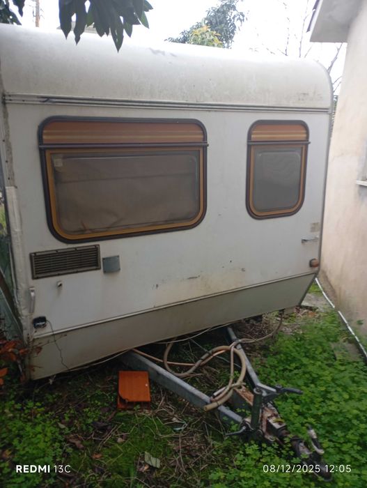 Roulote com documentos para reparar