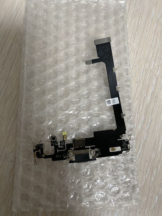 Продам нижній шлейф зарядки Iphone 11 pro max