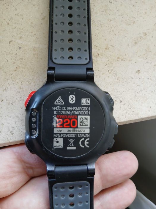 Garmim Forerruner 220 Usado. Recebi outro mais recente prenda no Natal