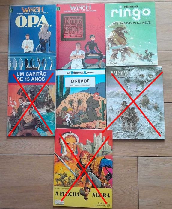 Diversos álbuns de capa dura.