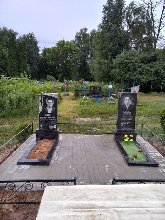 Не дорогі памʼятники з граніту.