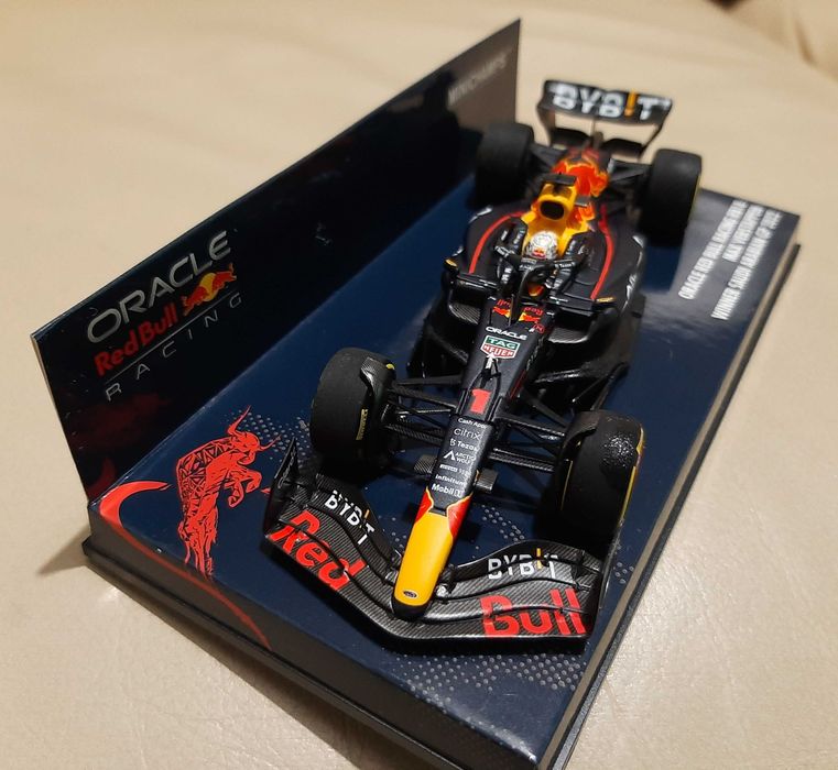 Max Verstappen F1 Red Bull RB18 2022 Minichamps 1:43