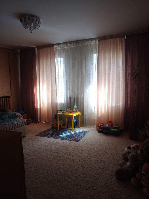 продажу компактний будинок у центрі,