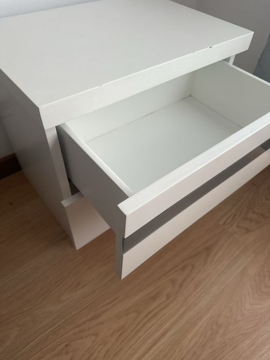 Comoda e mesas cabeceira