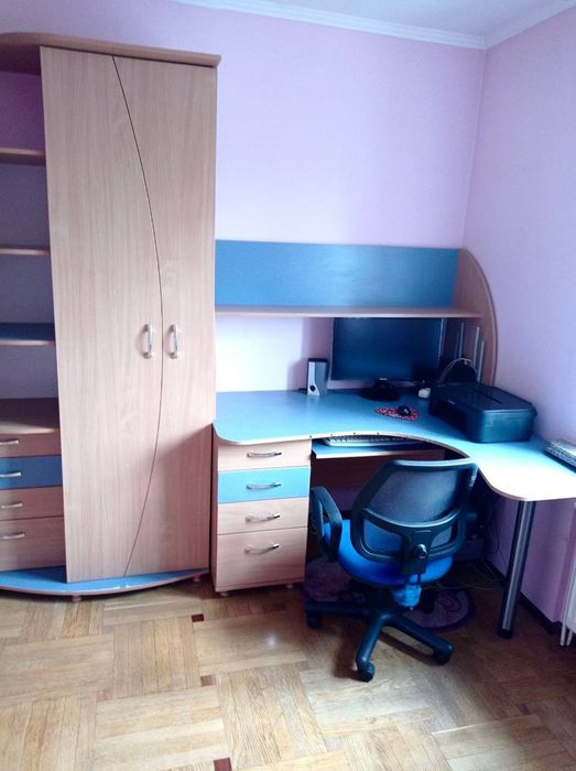 Набір меблів у дитячу кімнату