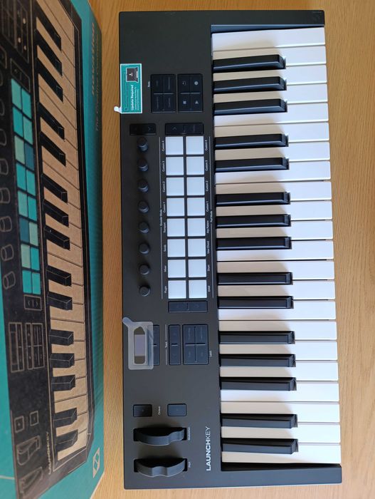 Novation Launchkey 37  Mk4