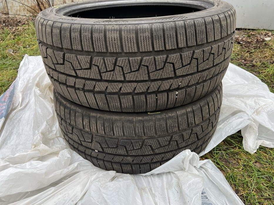 Зимові шини 245/40R19