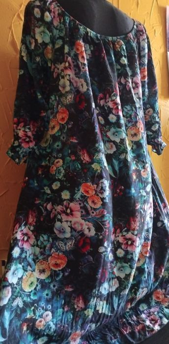 R uniieslany sukienki