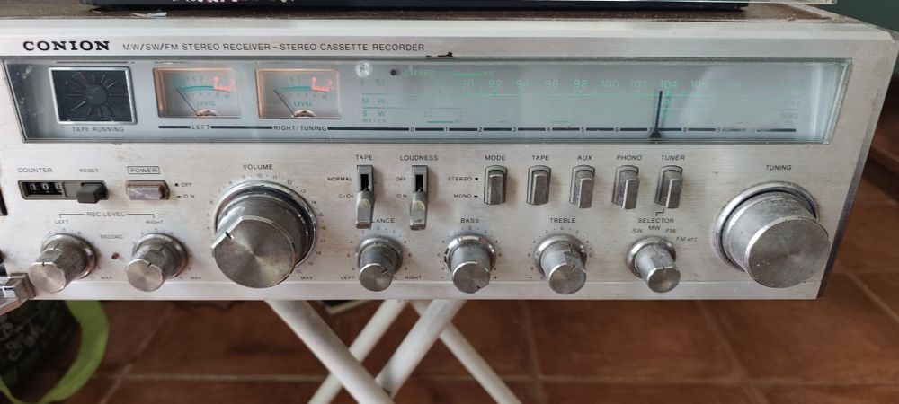 Gira discos/radio/cassetes CONION