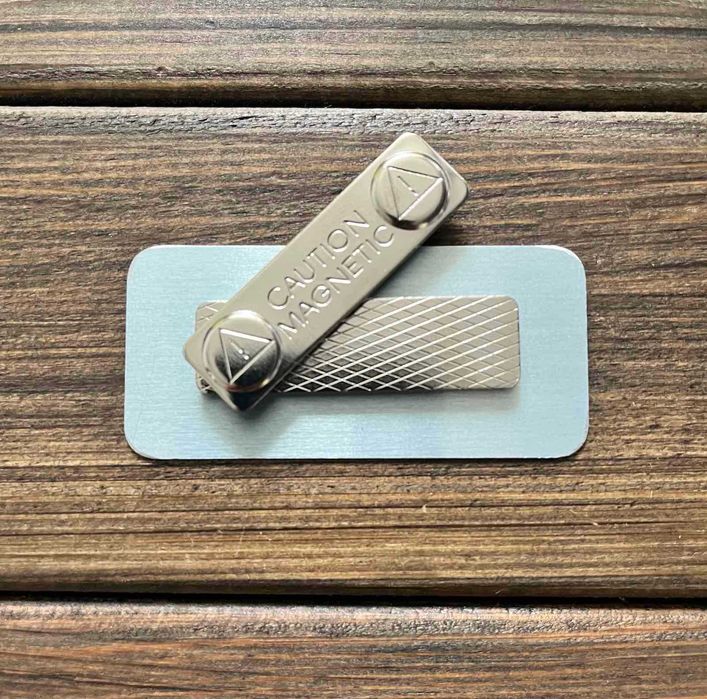 Металевий бейджик на магніті