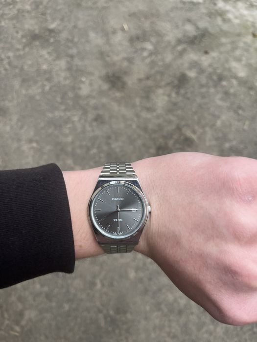 Годинник casio B145