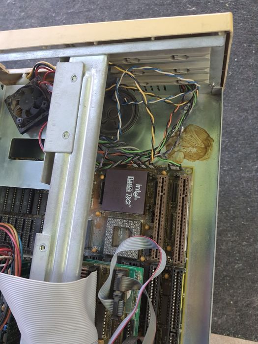 Продам ретро компьтер на Intel 486dx2