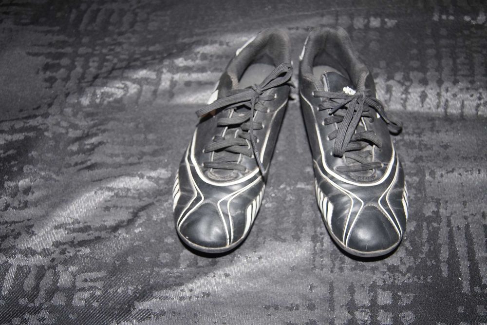 buty korki czarne Kipsta r.36