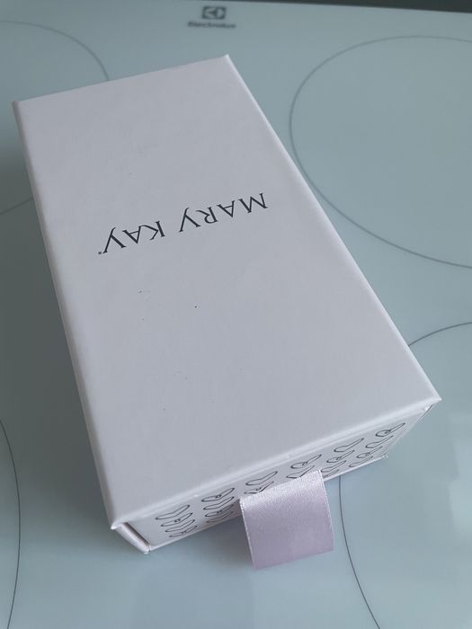 Pudełko Mary Kay na Clinical Solutions