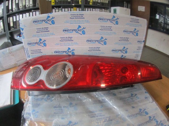 Farol Tras Stop3041 FORD FIESTA 5 FASE 2 2006 1.3I 70CV 5P CINZA ESCURO ESQ ORIGINAL
