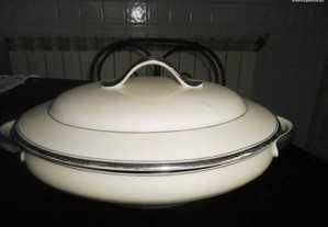 Terrina Vista Alegre beje e fio dourado, lindissima