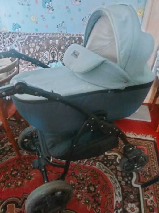 Продається дуже зручна дитяча коляска