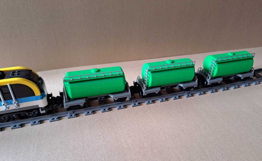 Wagon cysterna do pociągu z klocków