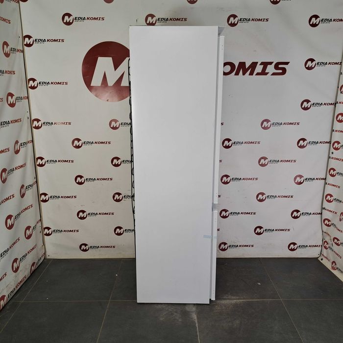 Lodówka Amica EKGCS 387 921 (2lata gwar)Klasa E / 176,9 cm wys/270 l