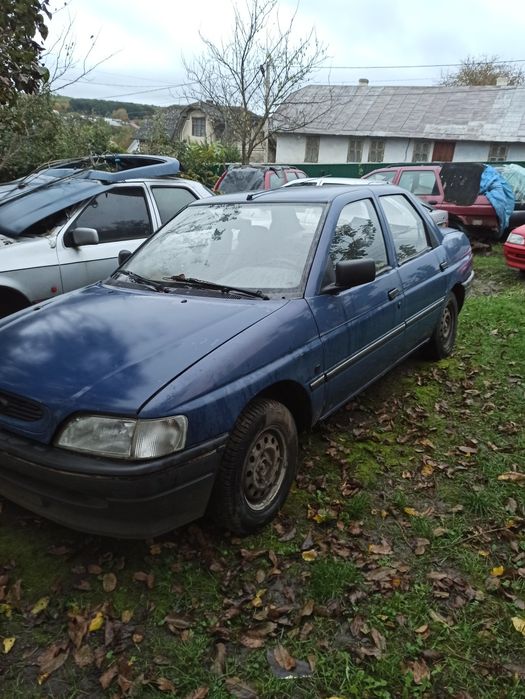 Бампер Ford escort 95-00р. По запчастинах