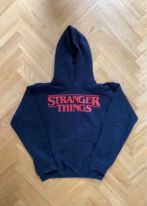 czarna bluza Stranger Things