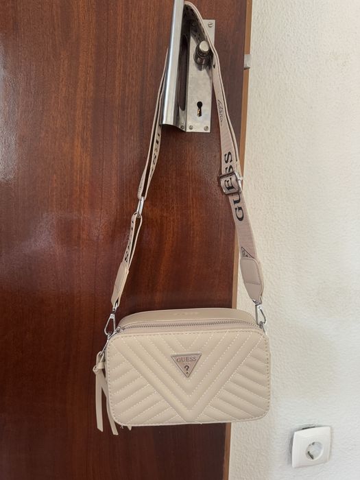 Mala da GUESS creme nova com saco e caixa